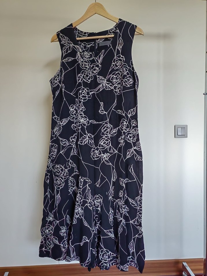 Siyah V Yakalı Kolsuz Uzun Elbise - Görsel 2