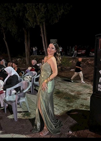 Parlak Altın Yılan Desenli Uzun Straplez Elbise - Görsel 4