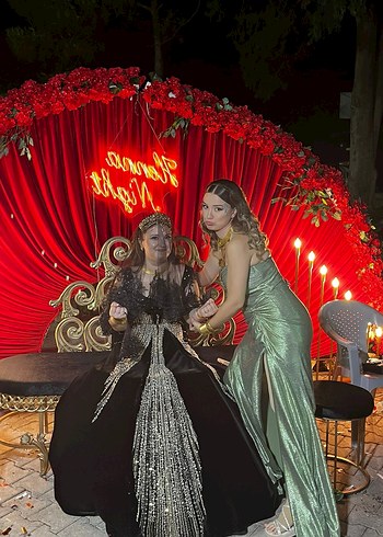 Parlak Altın Yılan Desenli Uzun Straplez Elbise - Görsel 3