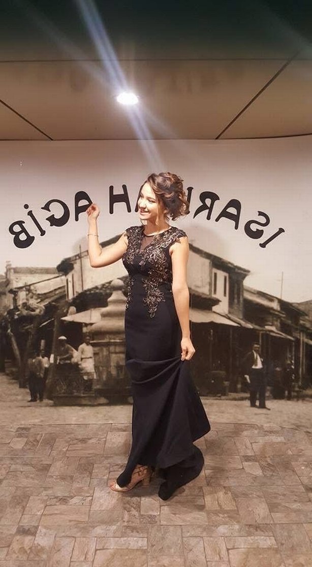 Dantel Detaylı Siyah Uzun Abiye Elbise - Görsel 2