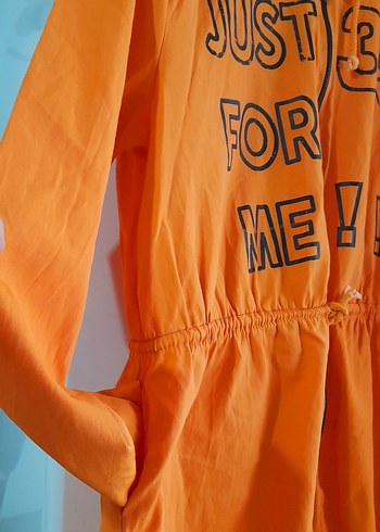 Turuncu Kapüşonlu Yağmurluk - Görsel 2