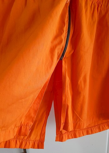 Turuncu Kapüşonlu Yağmurluk - Görsel 3