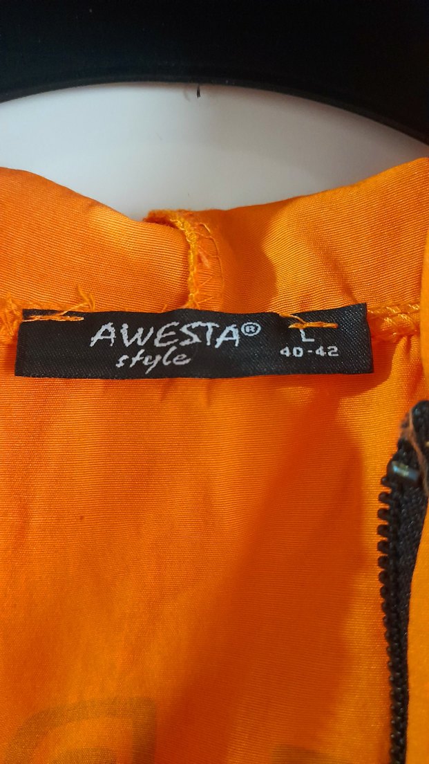 Turuncu Kapüşonlu Yağmurluk - Görsel 4