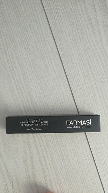 Farmasi dolgunlaştırıcı ve dudak parlatıcısı 