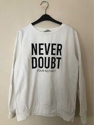 Beyaz sweatshirt