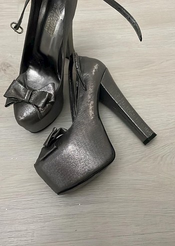 36 Beden Gri Gotik Tokalı Yüksek Topuklu Kadın Ayakkabı