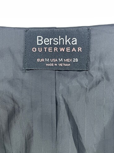 m Beden siyah Renk Bershka Blazer %70 İndirimli.