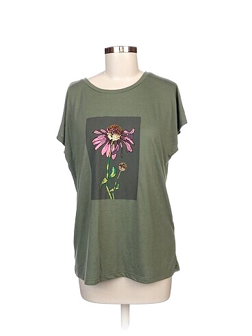 Koton T-shirt %70 İndirimli.