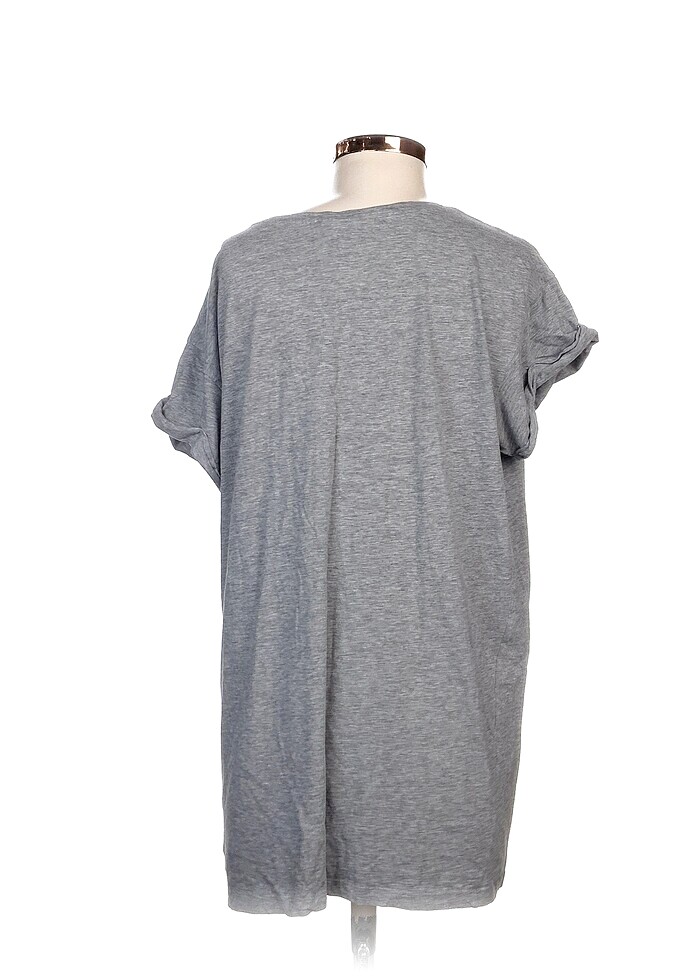 H&M T-shirt %70 İndirimli. - Görsel 3