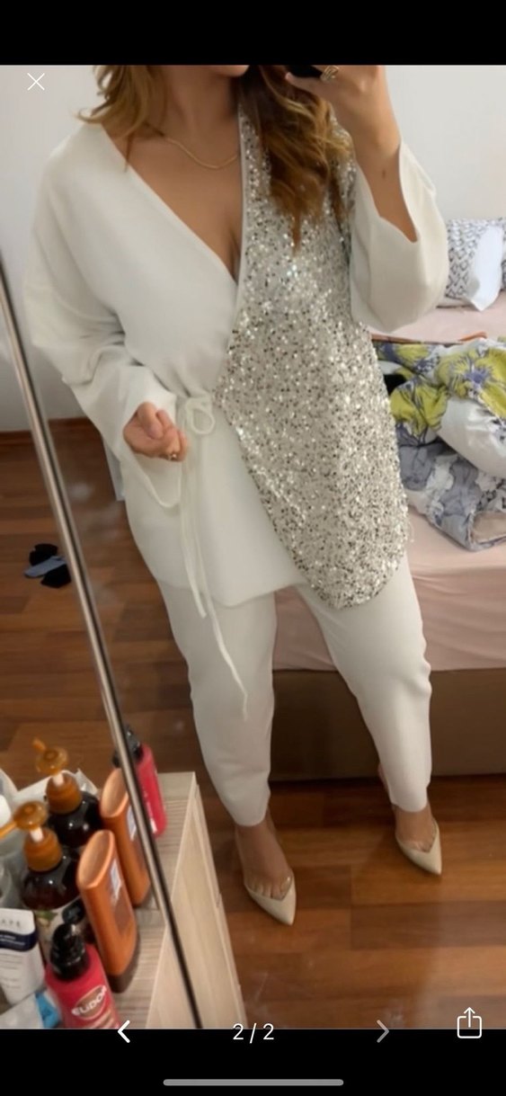 Payet Detaylı Beyaz V Yaka Kadın Takım - Görsel 2