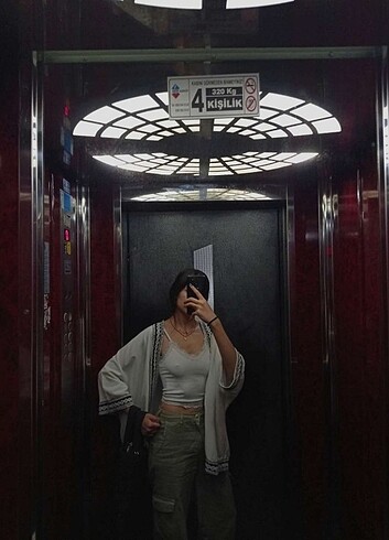 Beyaz dantel crop