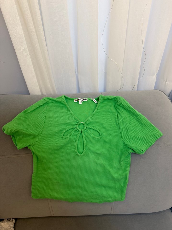 Yeşil V Yaka Kısa Kollu Crop Top - Görsel 2