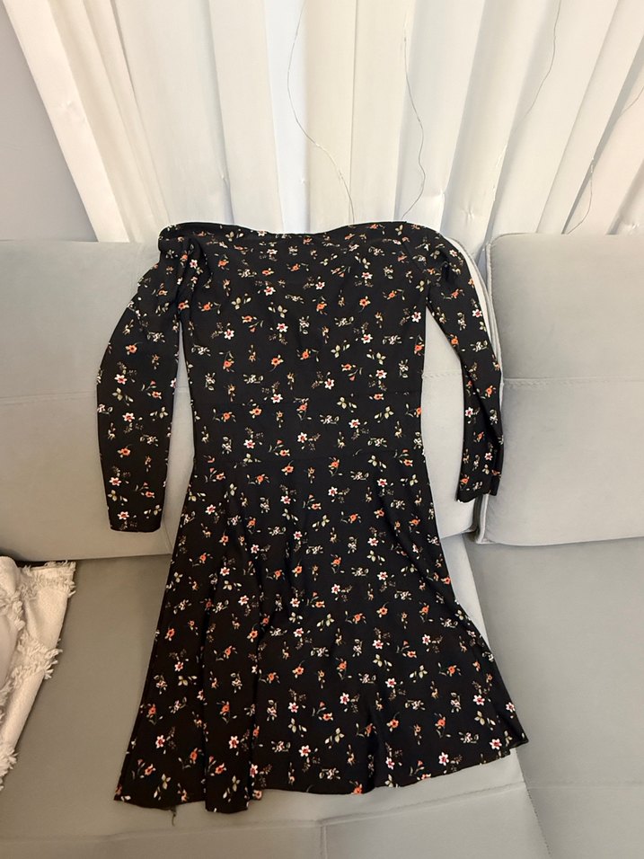 Uzun Kollu Siyah Çiçekli V Yaka Midi Elbise - Görsel 3