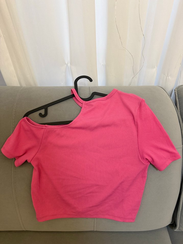 Pembe V Yaka İnce Askılı Crop Top - Görsel 3