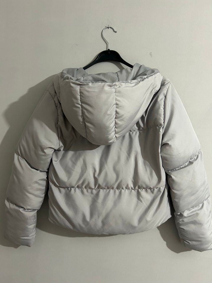 Gri Kapüşonlu Düğmeli Kadın Mont - Görsel 3