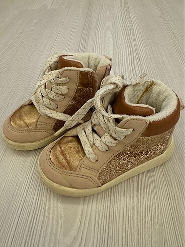 Kız bebek H&M bot 22 numara