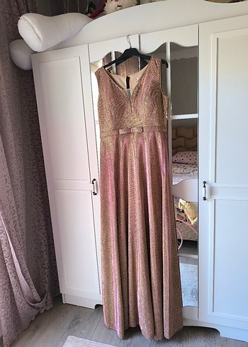 Pembe Parlak V Yakalı Uzun Abiye Elbise