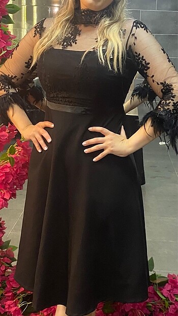 Dantelli otrişli gece elbisesi