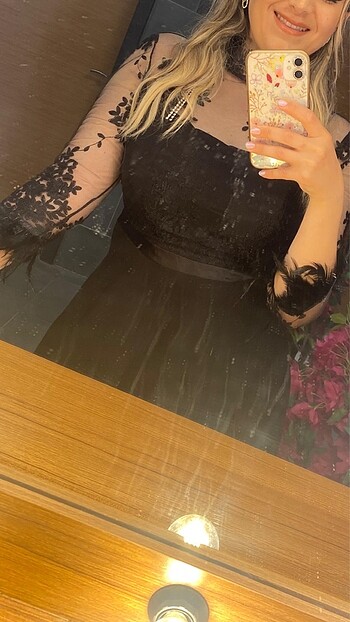 Diğer Dantelli otrişli gece elbisesi