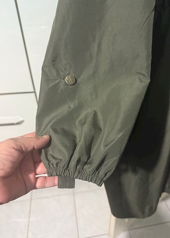 Kadın Haki Uzun Belden Bağlamalı Yağmurluk - Görsel 3