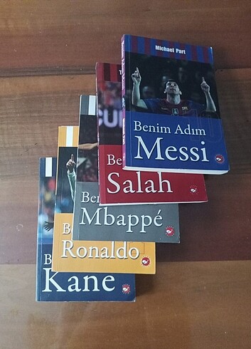 YILDIZ FUTBOLCU KİTAPLARI