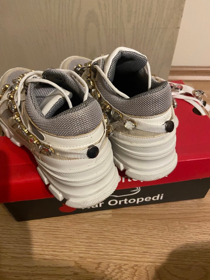 Taşlı Spor Ayakkabı - Görsel 3