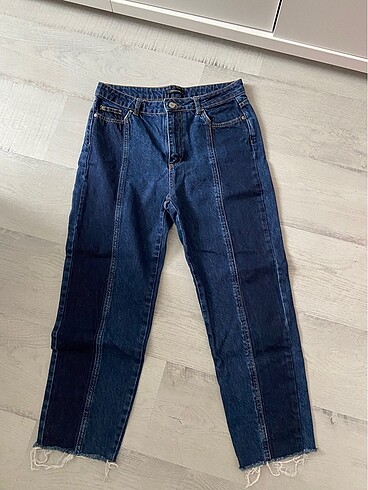 İnce gösteren jean