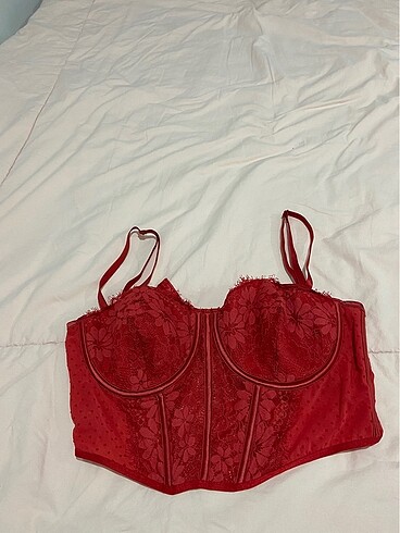 44 Beden kırmızı Renk Penti 90B bralet