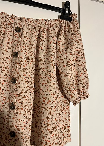 Çiçek Desenli dusuk omuz bluz - Görsel 4