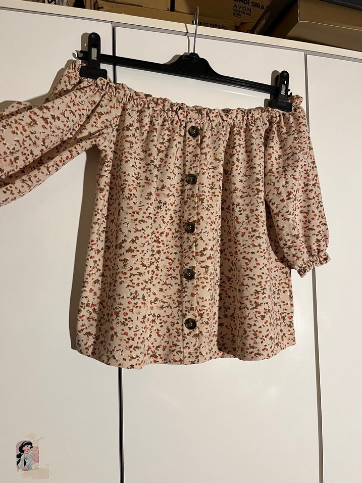 Çiçek Desenli dusuk omuz bluz - Görsel 2