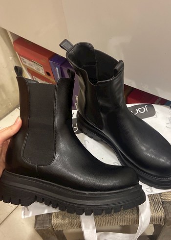 Diğer Siyah Kadın tabanlı bot