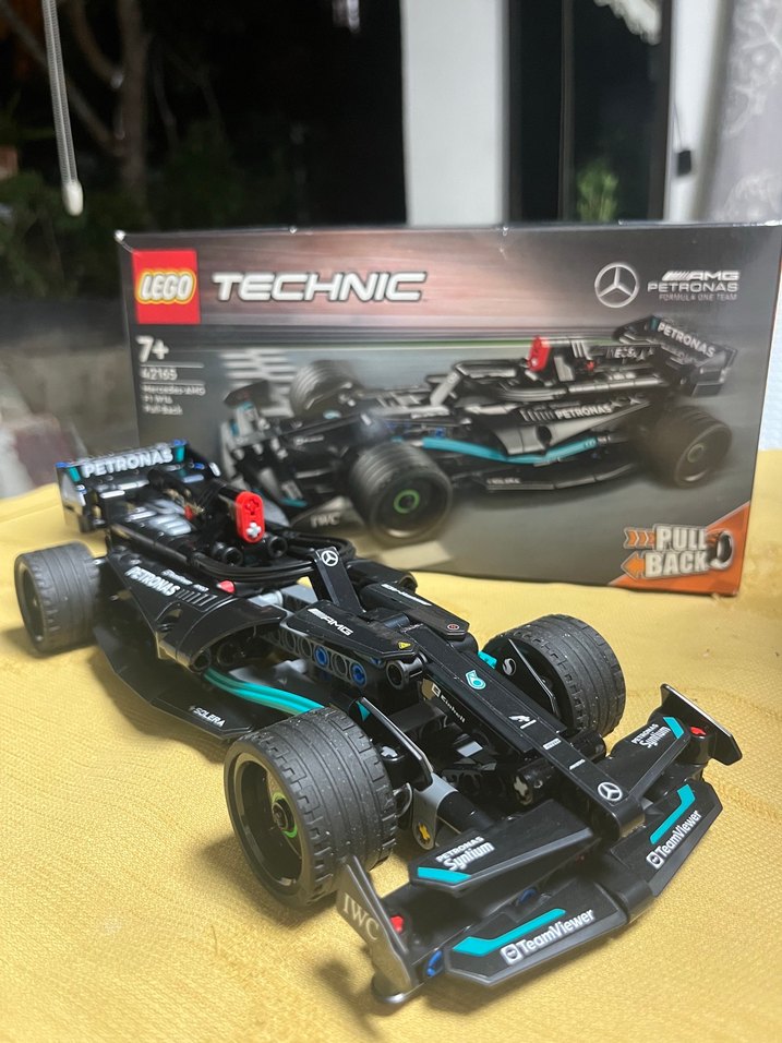 LEGO Technic Mercedes F1 Yarış Arabası - Görsel 4