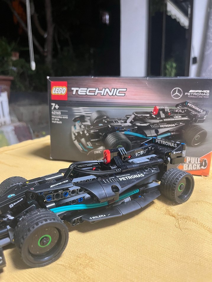 LEGO Technic Mercedes F1 Yarış Arabası - Görsel 2