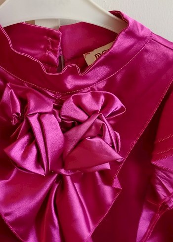 Pembe Saten Fırfırlı V Yaka Bluz - Görsel 5