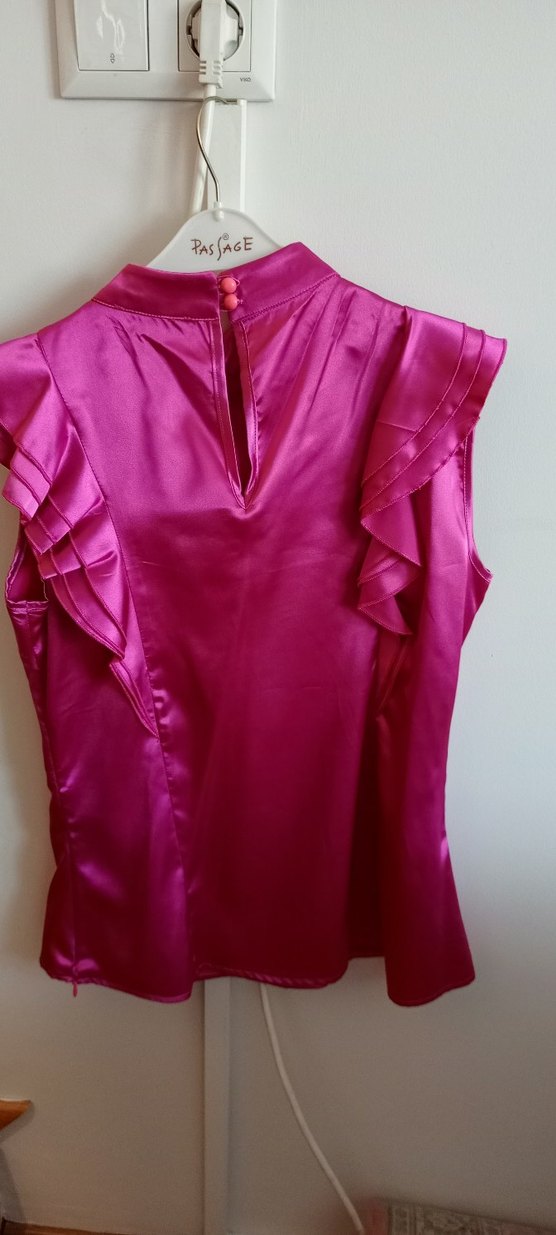 Pembe Saten Fırfırlı V Yaka Bluz - Görsel 2