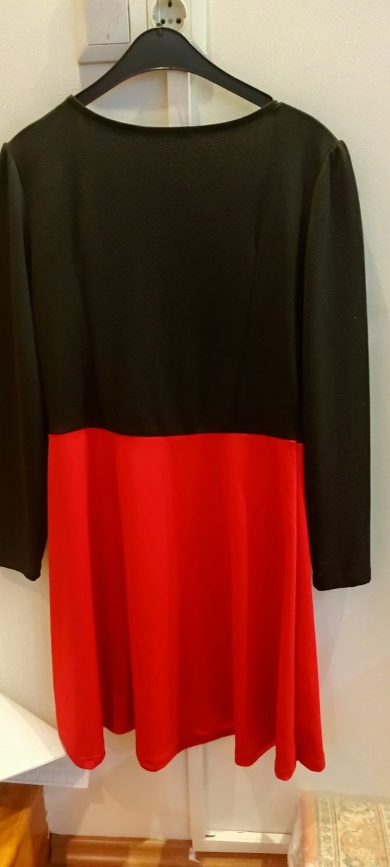 Kırmızı Straplez Elbise ve Kendinden Siyah Bolero - Görsel 3