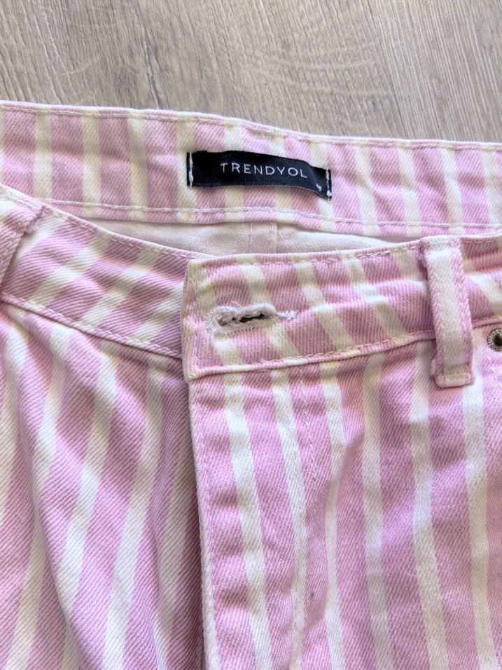 Pembe Düğmeli Midi Şort - Görsel 2