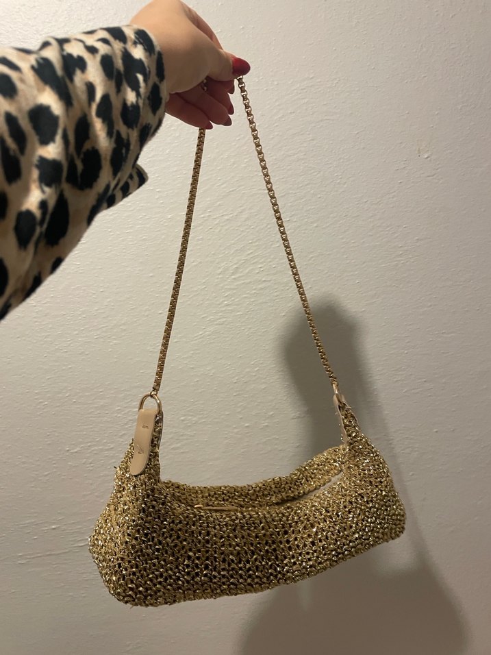Zincir Detaylı Altın Rengi Örgü Kadın Çanta - Görsel 2