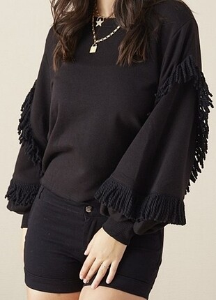 Kolu püsküllü sweatshirt