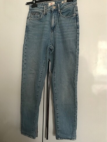 Colins mom jean