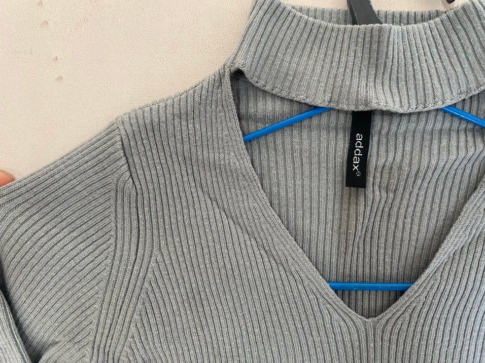 Gri V Yaka Triko Kadın Kazak - Görsel 3