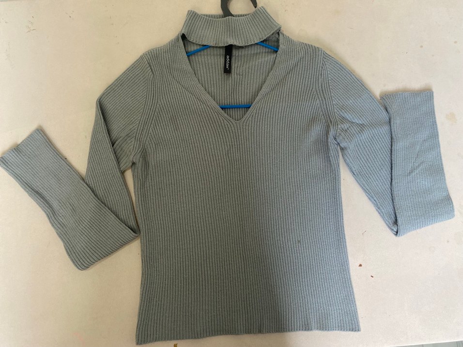 Gri V Yaka Triko Kadın Kazak - Görsel 4