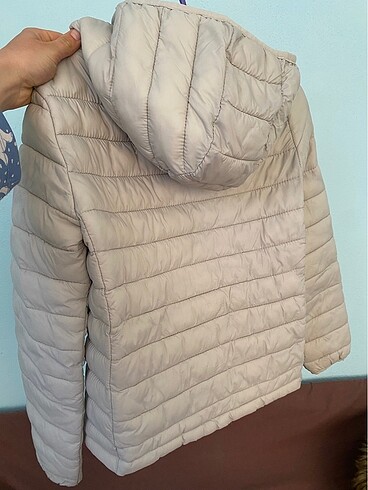 Beyaz şişme mont - Görsel 6