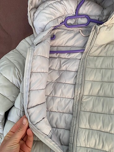 Beyaz şişme mont - Görsel 7
