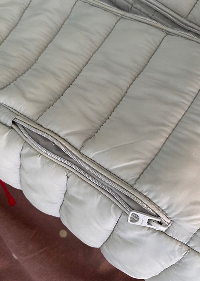 Beyaz şişme mont - Görsel 4