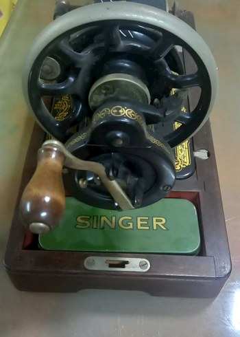 Siyah Sarı Vintage Singer Dikiş Makinesi - Görsel 4
