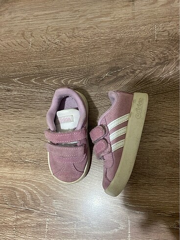 20 numara Adidas ayakkabı