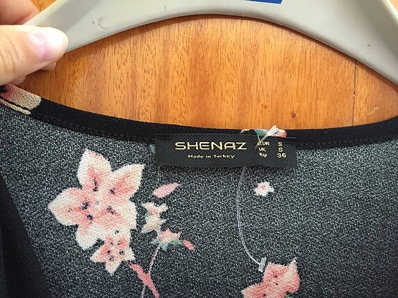 s Beden Büzgülü bluz etiketli çiçekli zara