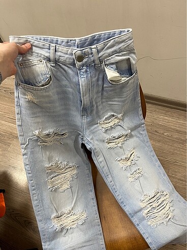 Bershka Yırtık Jean