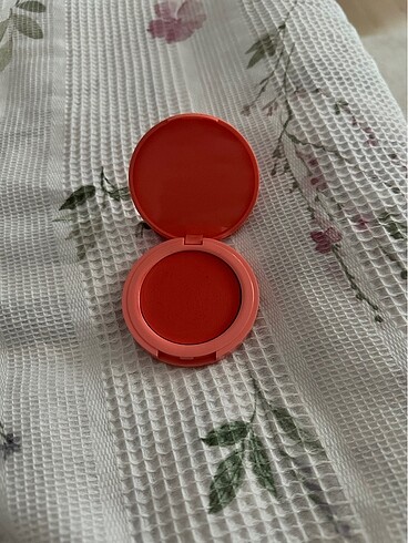 Beaulis warm it krem allık